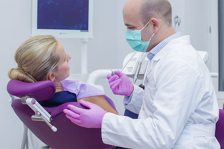 Имплантация в Канадском центре инновационной стоматологии и косметологии